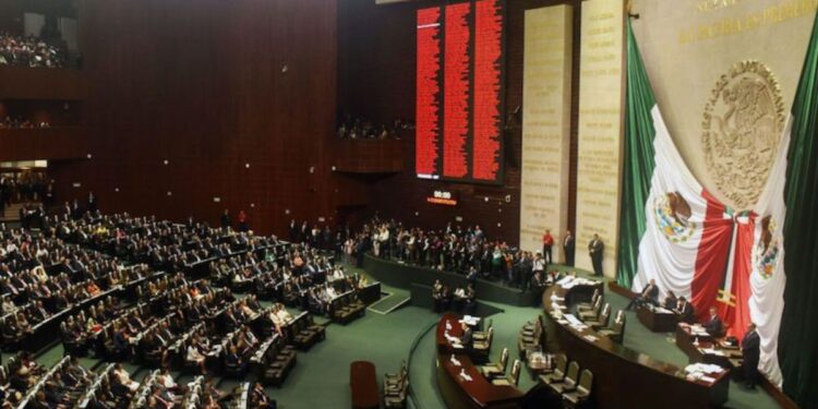 Senado cita a la gobernadora de Chihuahua por posible violación a la soberanía nacional.